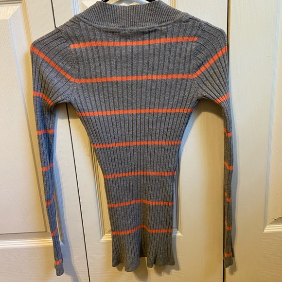 Poof ribbed long sleeve vneck - Picture 3 of 3
